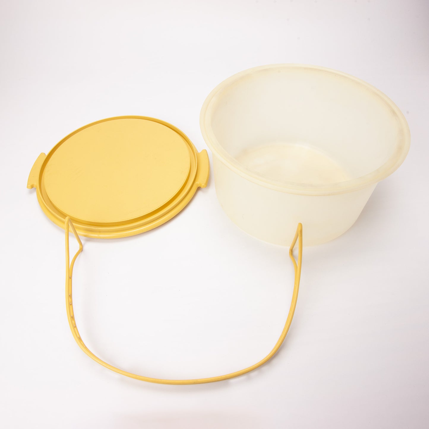Vintage Tupperware Harvest Gold Cake Carrier 684-5 With Handle