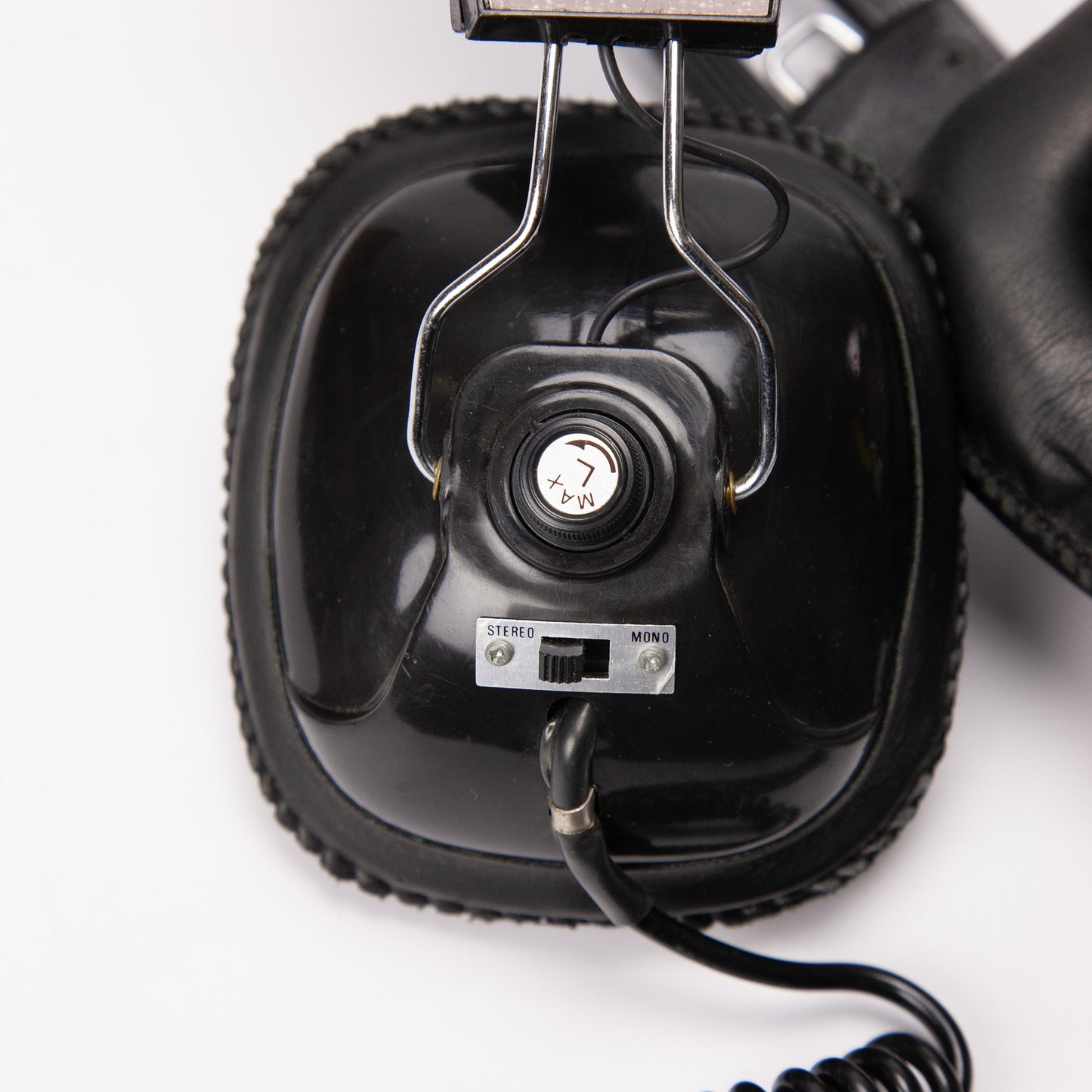Vintage Calrad 15-135A Over-Ear Stereo Headphones