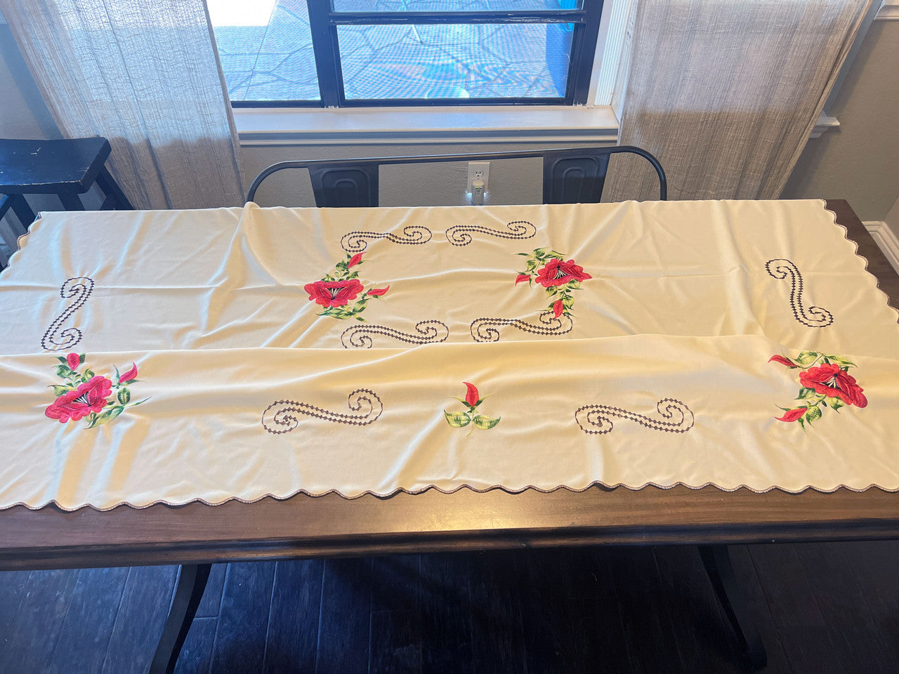 Vintage Floral Embroidered Rectangle Poly Blend Tablecloth 72x57
