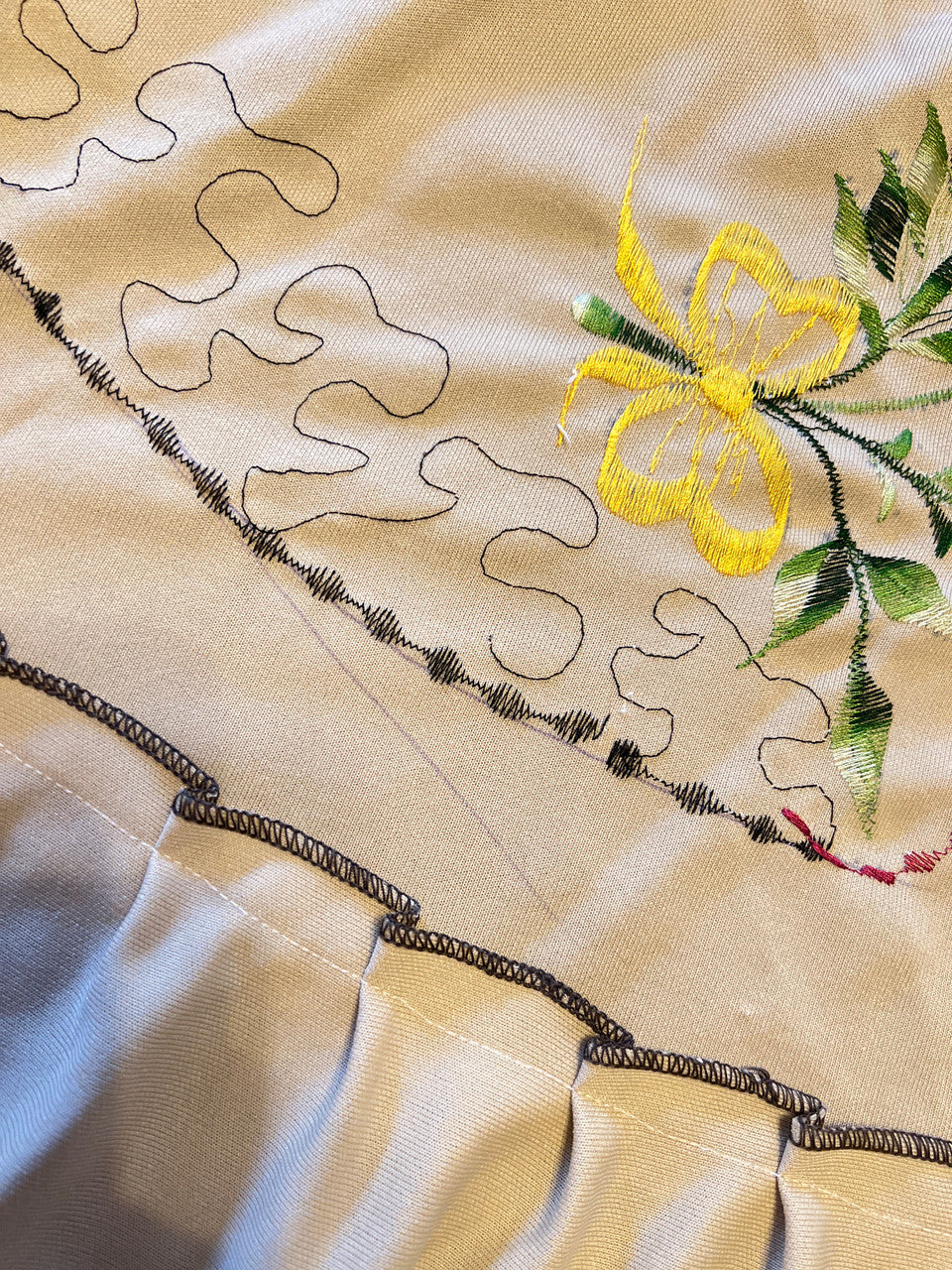 Round Floral Embroidered Tablecloth with Skirt Poly Blend 60in