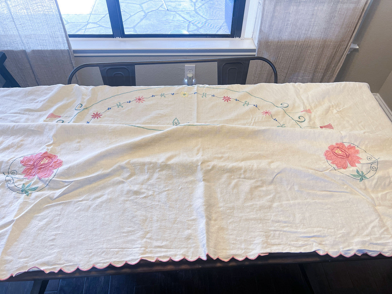 Floral Embroidered Rectangle Linen Blend Tablecloth Scalloped Edge 82x72