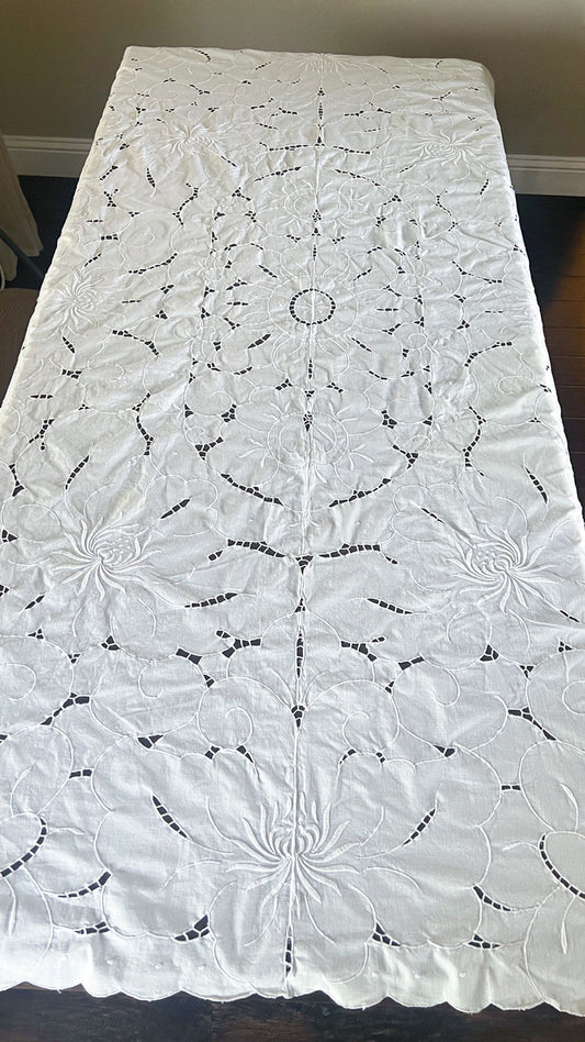Vintage Madeira Cutwork Embroidered Tablecloth with 10 Napkins 77x62