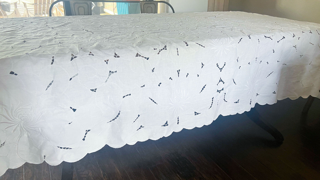 Vintage Madeira Cutwork Embroidered Tablecloth with 10 Napkins 77x62