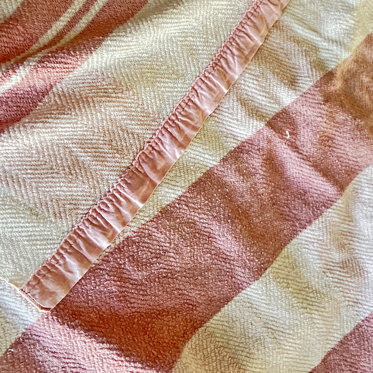 Vintage Twin XL Pink White Cotton Blanket Satin Binding