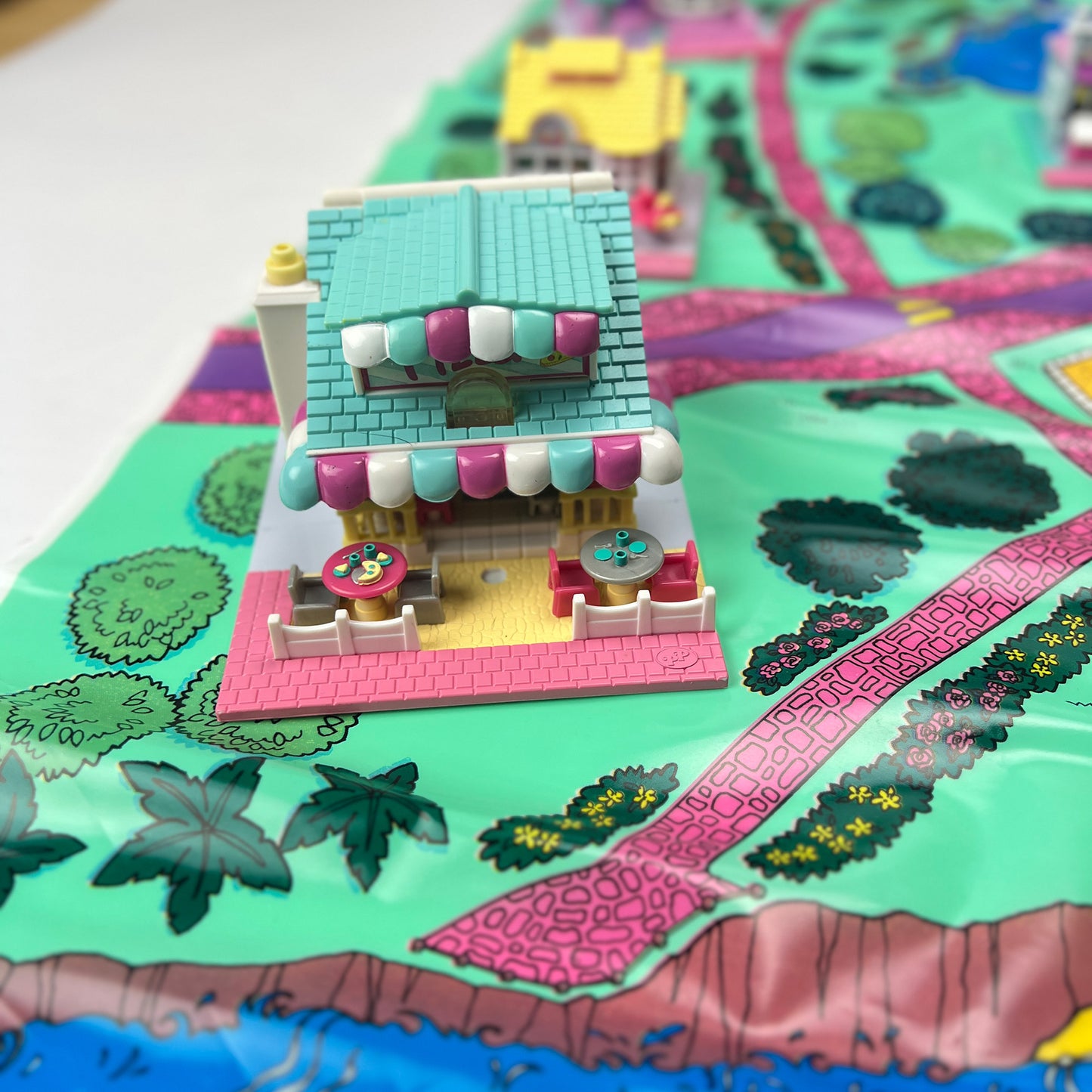 Polly Pocket Pollyville Super Set Complete With Box Lights Working