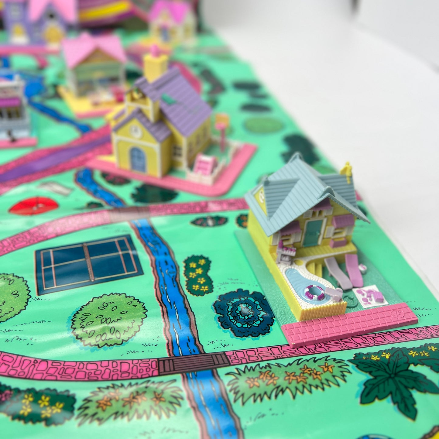 Polly Pocket Pollyville Super Set Complete With Box Lights Working