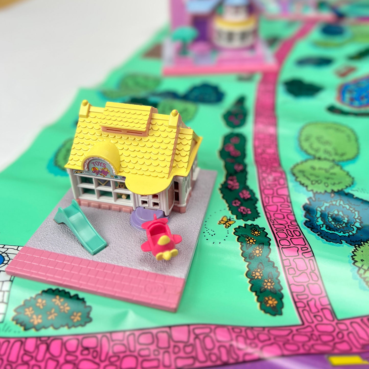 Polly Pocket Pollyville Super Set Complete With Box Lights Working