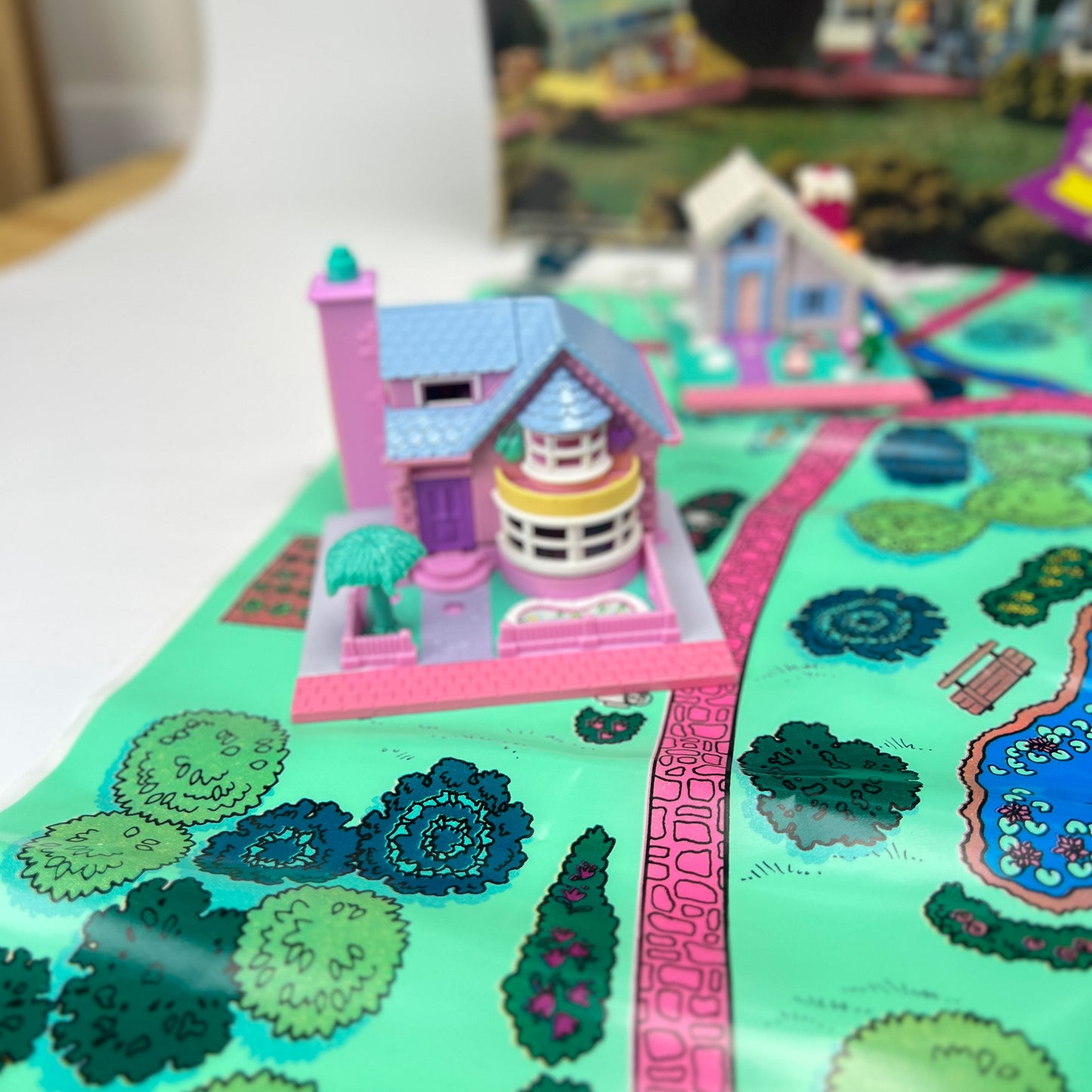 Polly Pocket Pollyville Super Set Complete With Box Lights Working