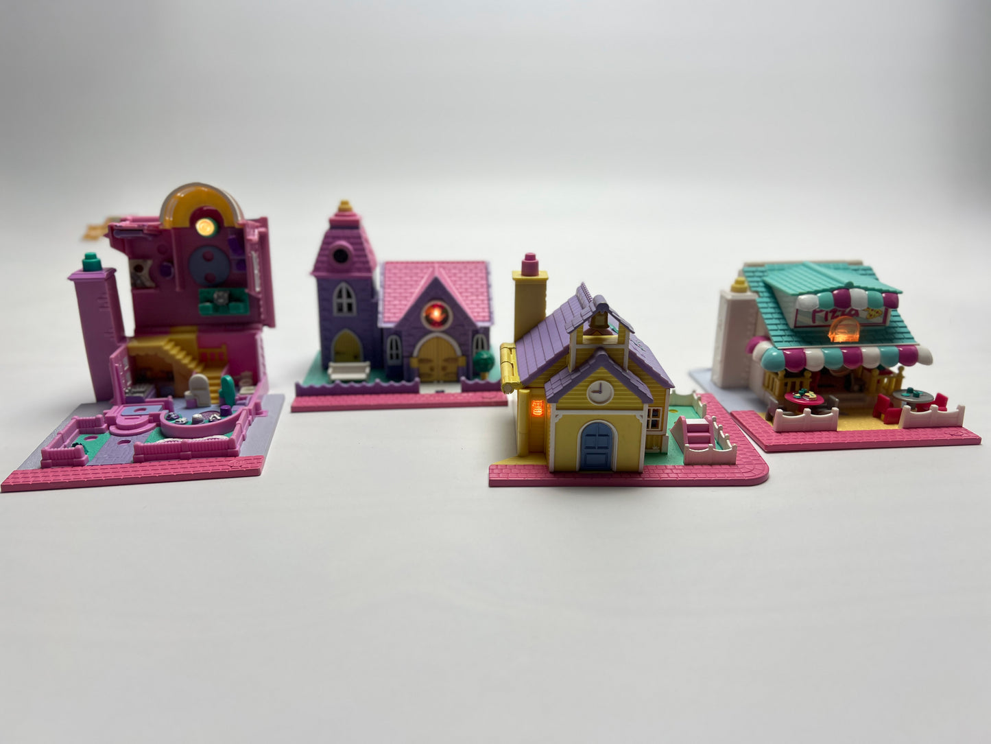 Polly Pocket Pollyville Super Set Complete With Box Lights Working