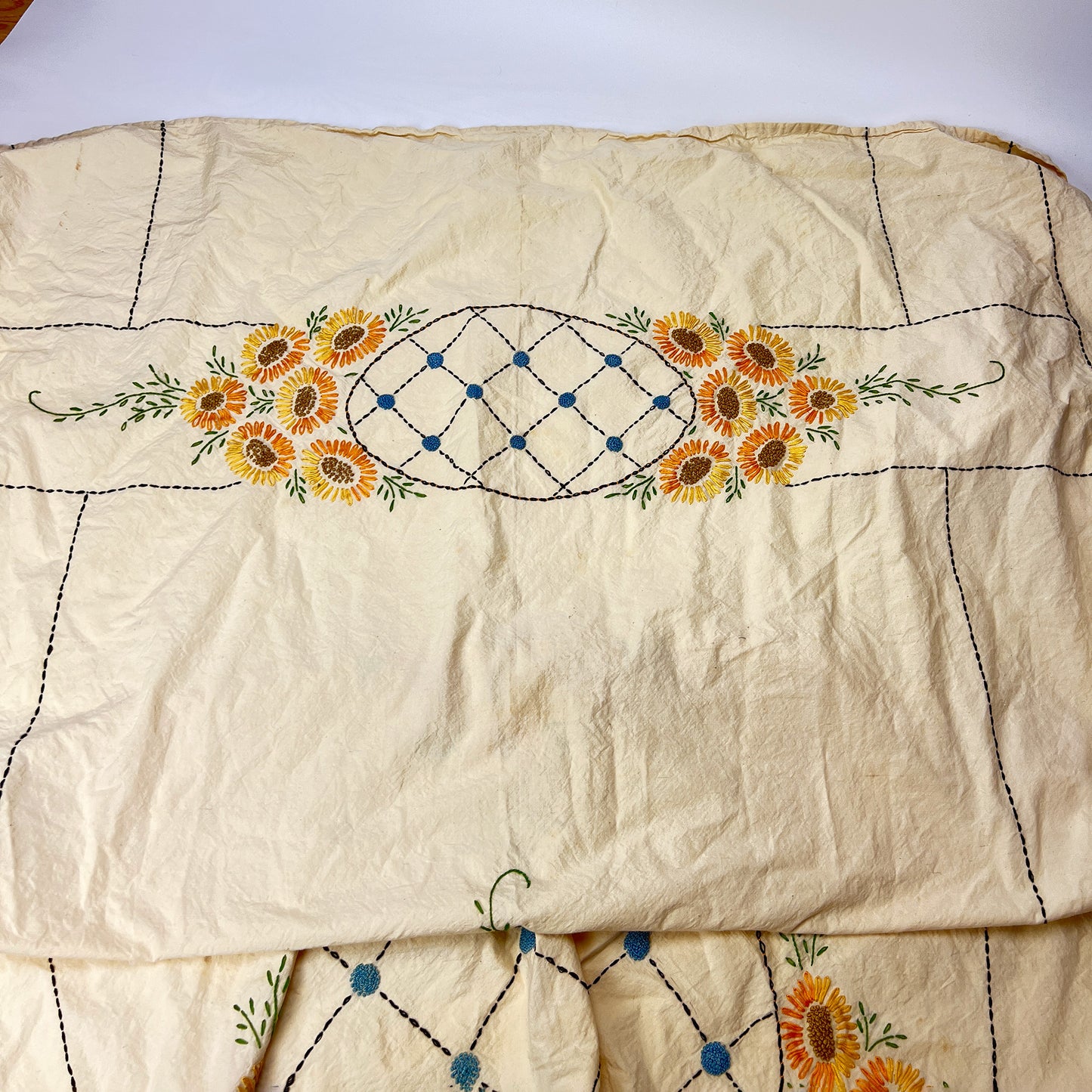 Vintage Embroidered Sunflower Tablecloth Cotton 80x100 Floral